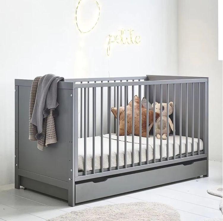 Modern Design Newborn Baby Cot Bed Solid Pine Wood Convertible Cribs with Storage Drawers