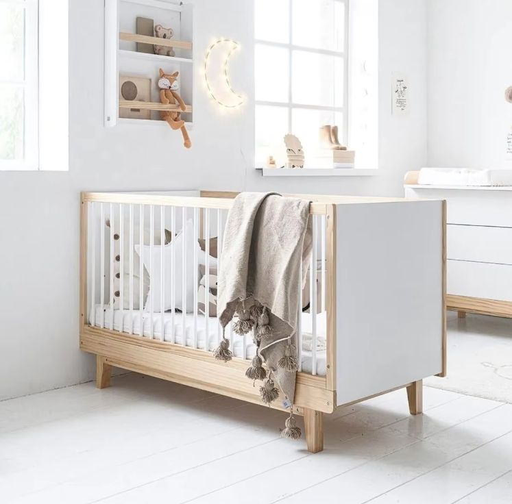 Modern Design Newborn Baby WoodConvertible Cribs with Seagrass Storage Drawers Safe Kids Furniture for Newborn Baby Cot Bed
