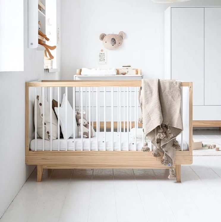 Modern Design Newborn Baby WoodConvertible Cribs with Seagrass Storage Drawers Safe Kids Furniture for Newborn Baby Cot Bed