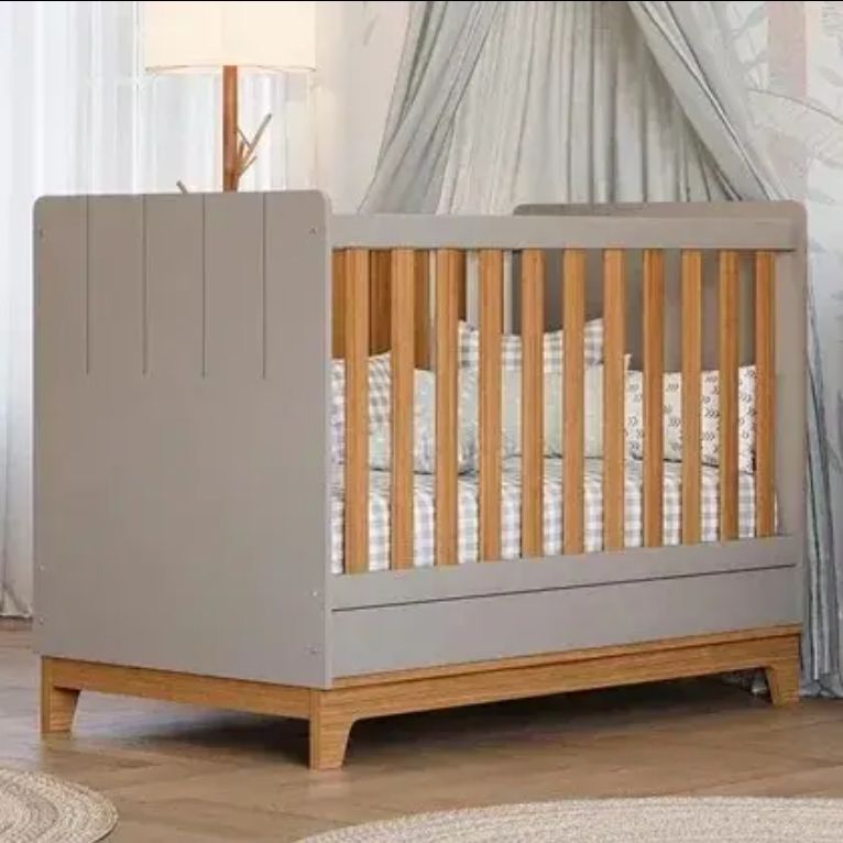 Modern Natural Oak Solid Wood Convertible Baby Crib European Design Style Cradle Bedroom School Hospital Use Dining Application
