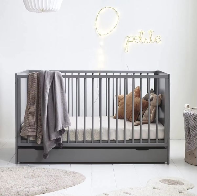 Modern Design Newborn Baby Cot Bed Solid Pine Wood Convertible Cribs with Storage Drawers