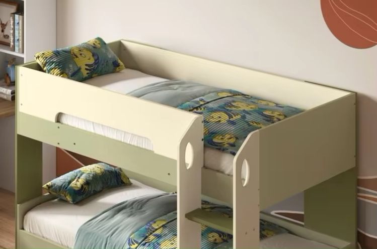 Modern Green Low Pod Bunk Bed with Solid Wood Panel for Bedroom Application