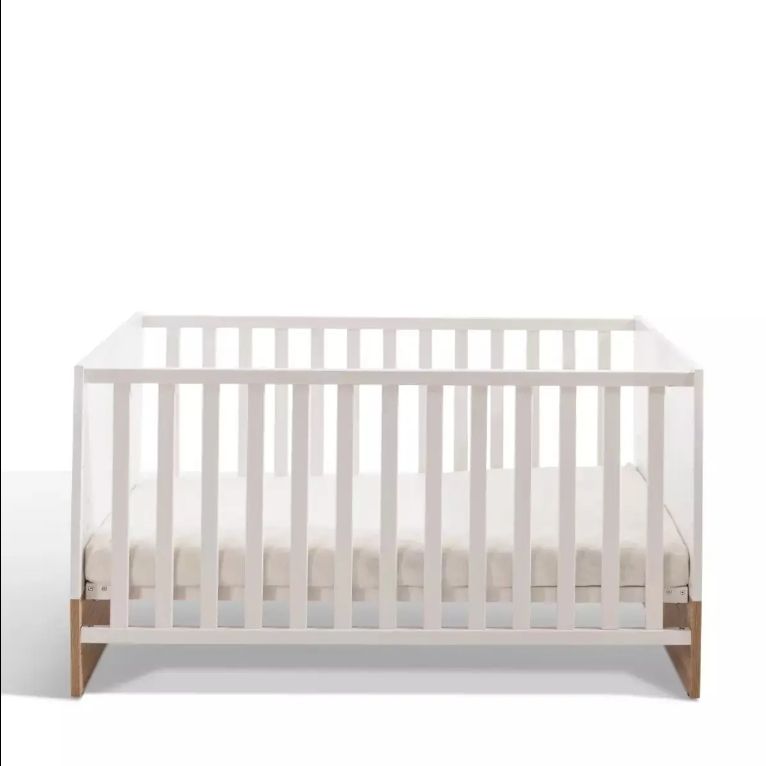 Modern Natural Oak Solid Wood Convertible Baby Crib for Bedroom School Use