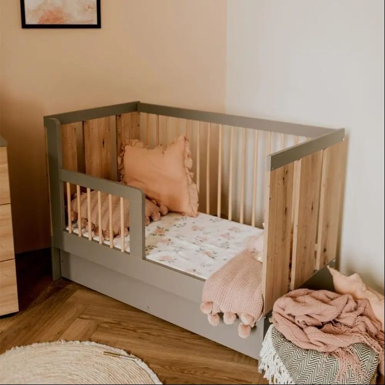 Modern Natural Oak Solid Wood Convertible Baby Crib for Bedroom School